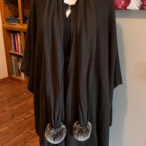CAbi sweater knit poncho O|S - Picture 3 of 5
